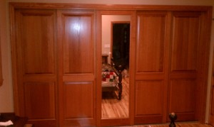 Combination of Colonial Raised Panle and Mirror Sliding Doors