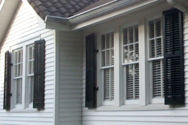 Traditional Operable Louvered Exterior Shutters